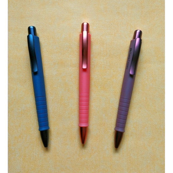 Faber-Castell Poly Ball Urban golyóstoll, háromszögletű, 1mm (XB), kék tinta, szóló